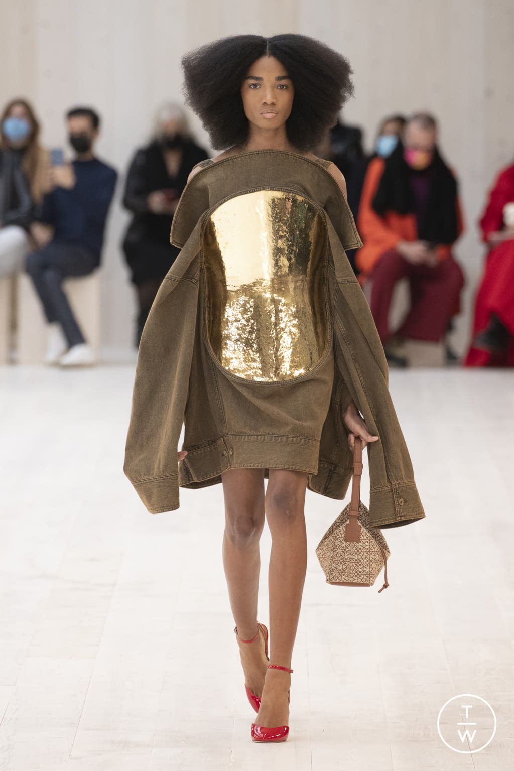 Fashion Week Paris Spring/Summer 2022 look 13 from the Loewe collection womenswear