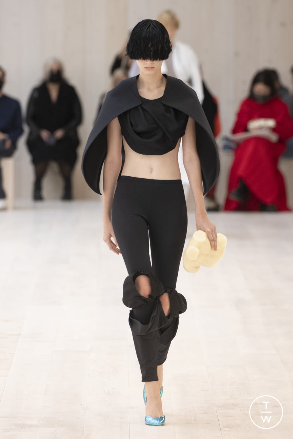 Fashion Week Paris Spring/Summer 2022 look 19 from the Loewe collection womenswear