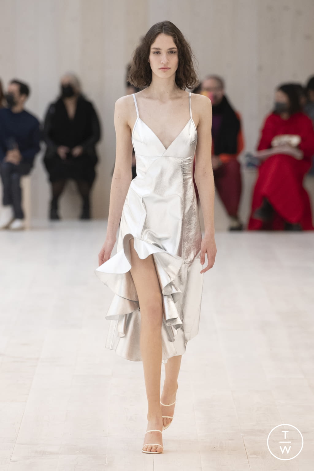 Fashion Week Paris Spring/Summer 2022 look 22 from the Loewe collection womenswear