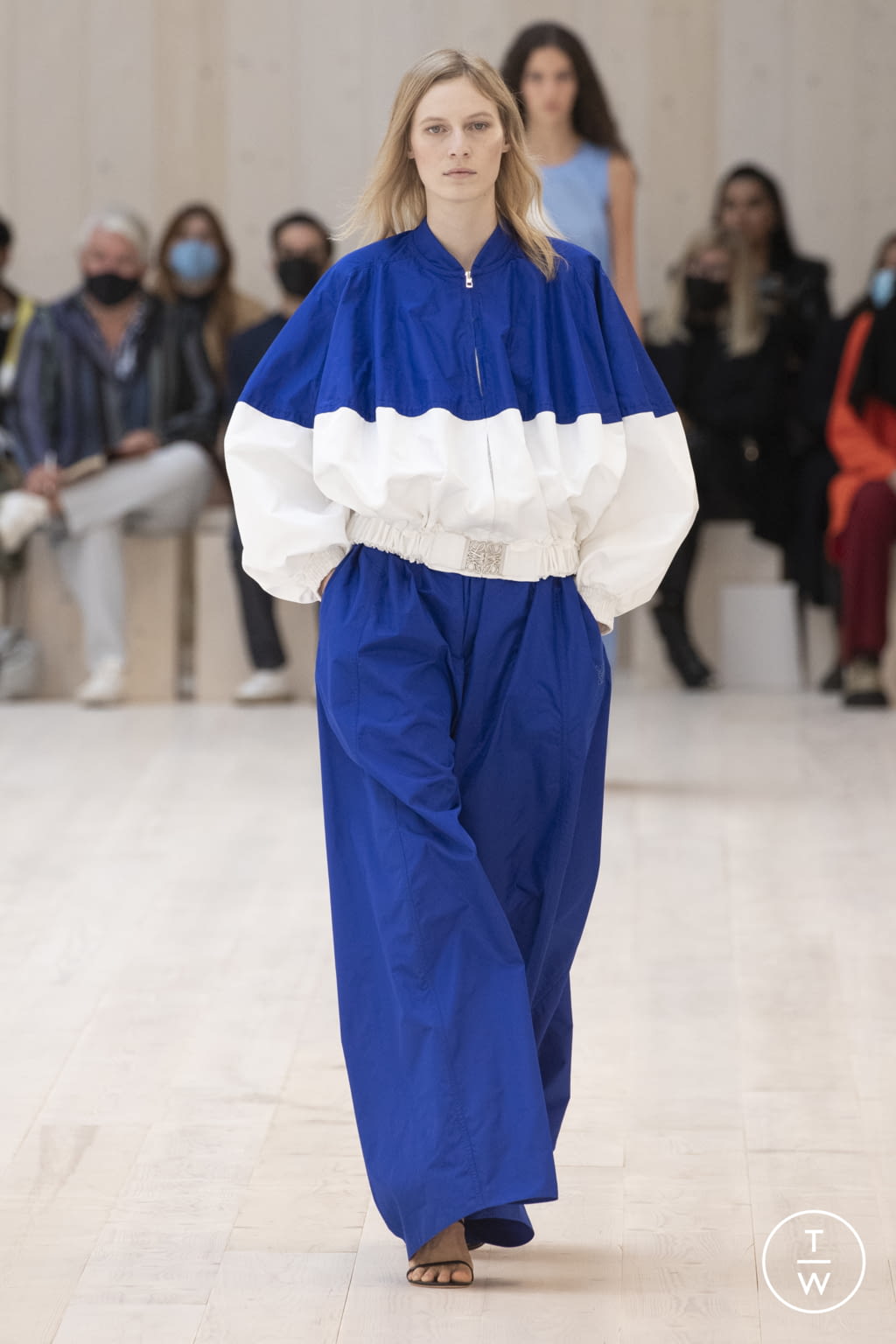 Fashion Week Paris Spring/Summer 2022 look 28 de la collection Loewe womenswear