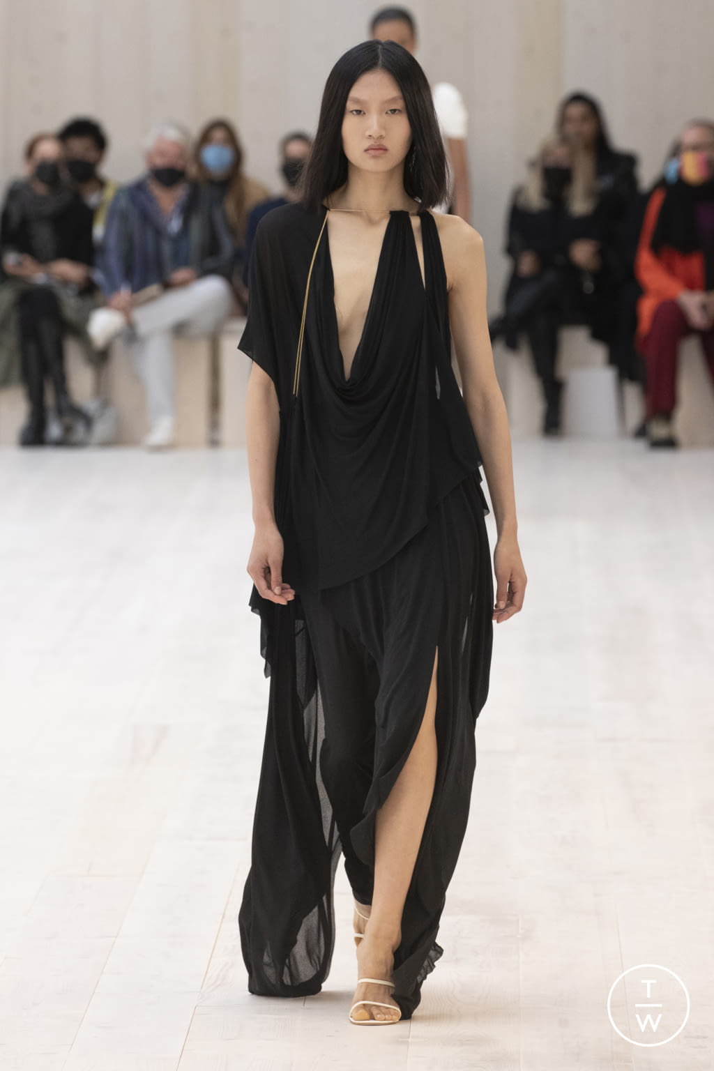 Fashion Week Paris Spring/Summer 2022 look 30 from the Loewe collection 女装
