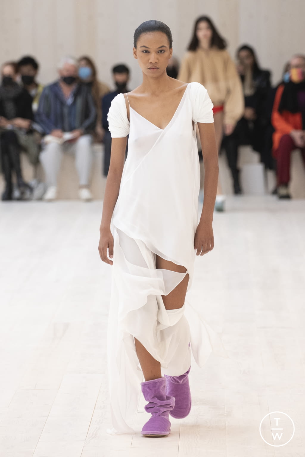 Fashion Week Paris Spring/Summer 2022 look 31 de la collection Loewe womenswear