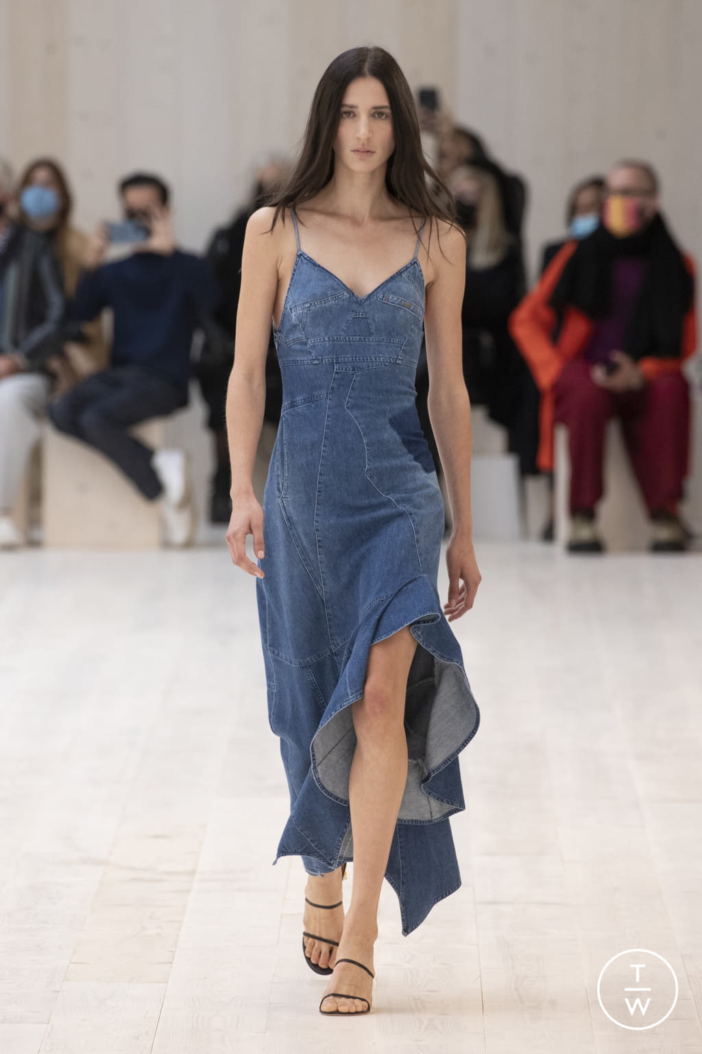 Fashion Week Paris Spring/Summer 2022 look 37 from the Loewe collection womenswear