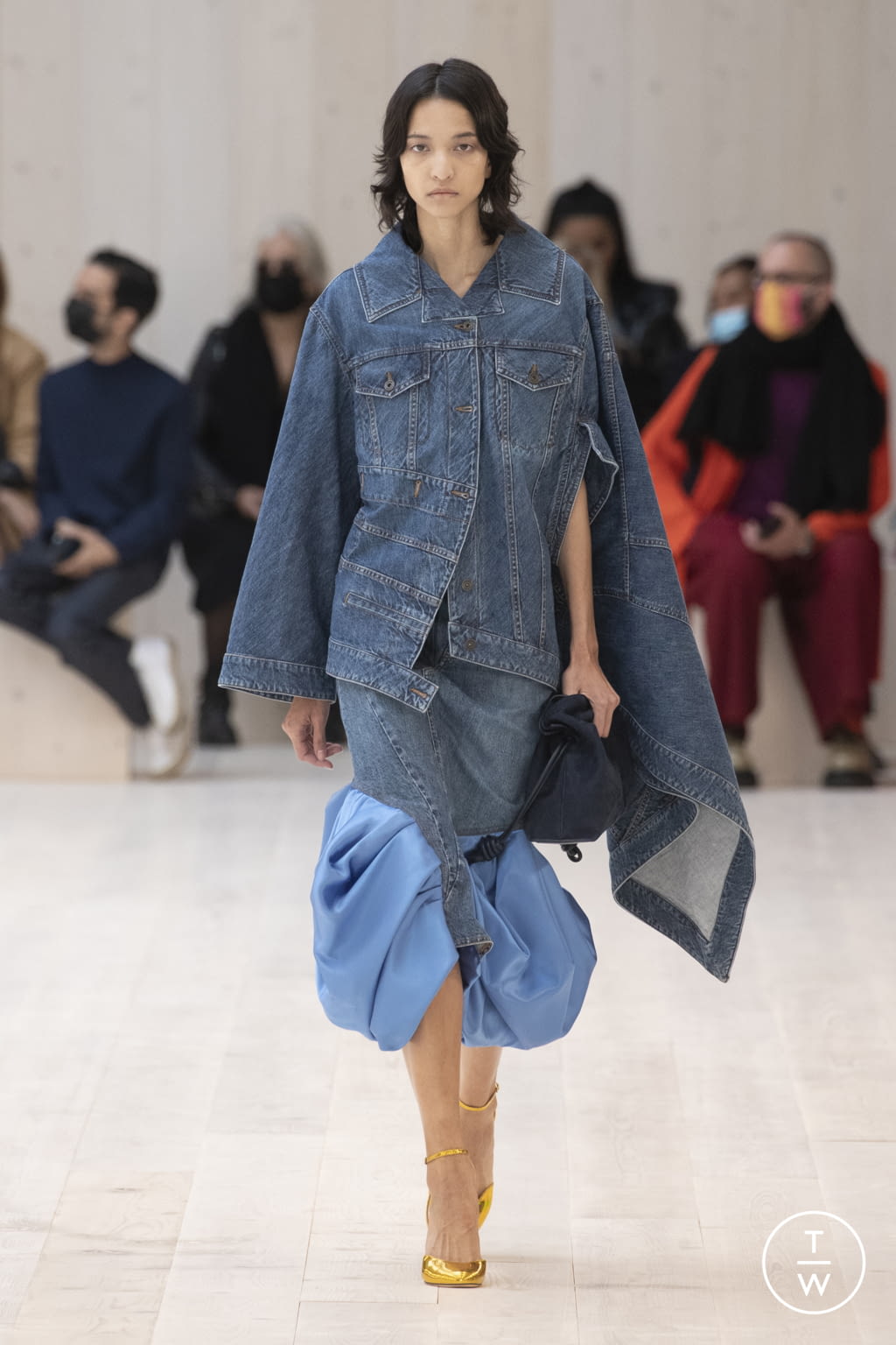 Fashion Week Paris Spring/Summer 2022 look 38 from the Loewe collection womenswear