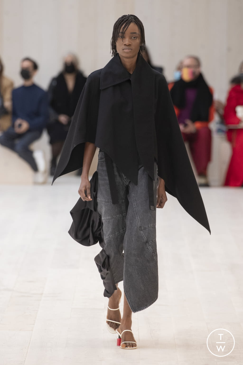 Fashion Week Paris Spring/Summer 2022 look 40 de la collection Loewe womenswear