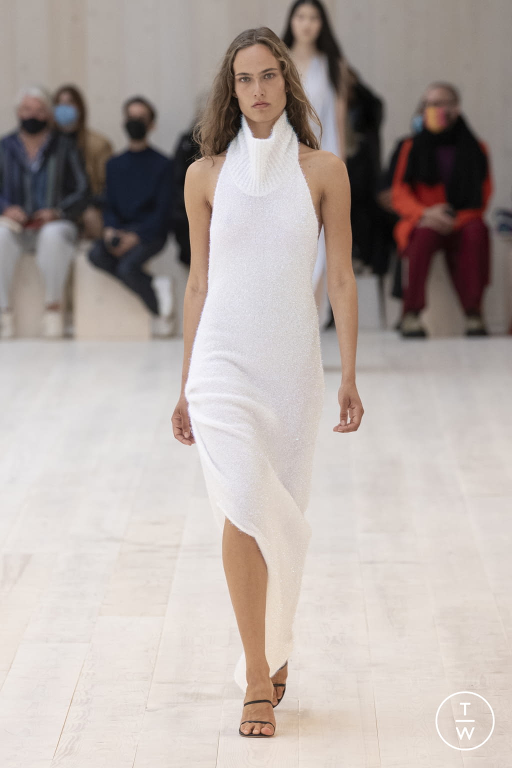 Fashion Week Paris Spring/Summer 2022 look 46 from the Loewe collection womenswear