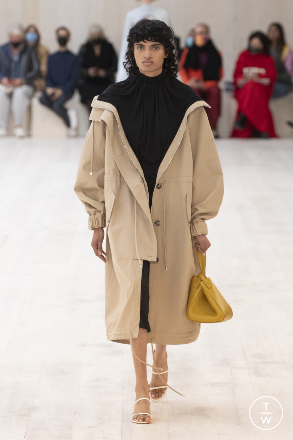 Fashion Week Paris Spring/Summer 2022 look 52 de la collection Loewe womenswear