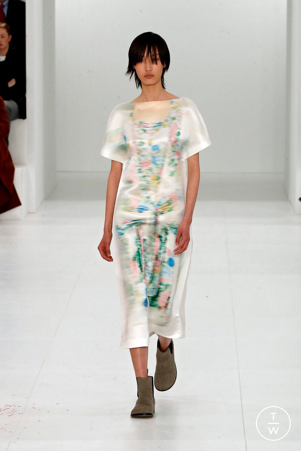 Fashion Week Paris Fall/Winter 2023 look 1 de la collection Loewe womenswear