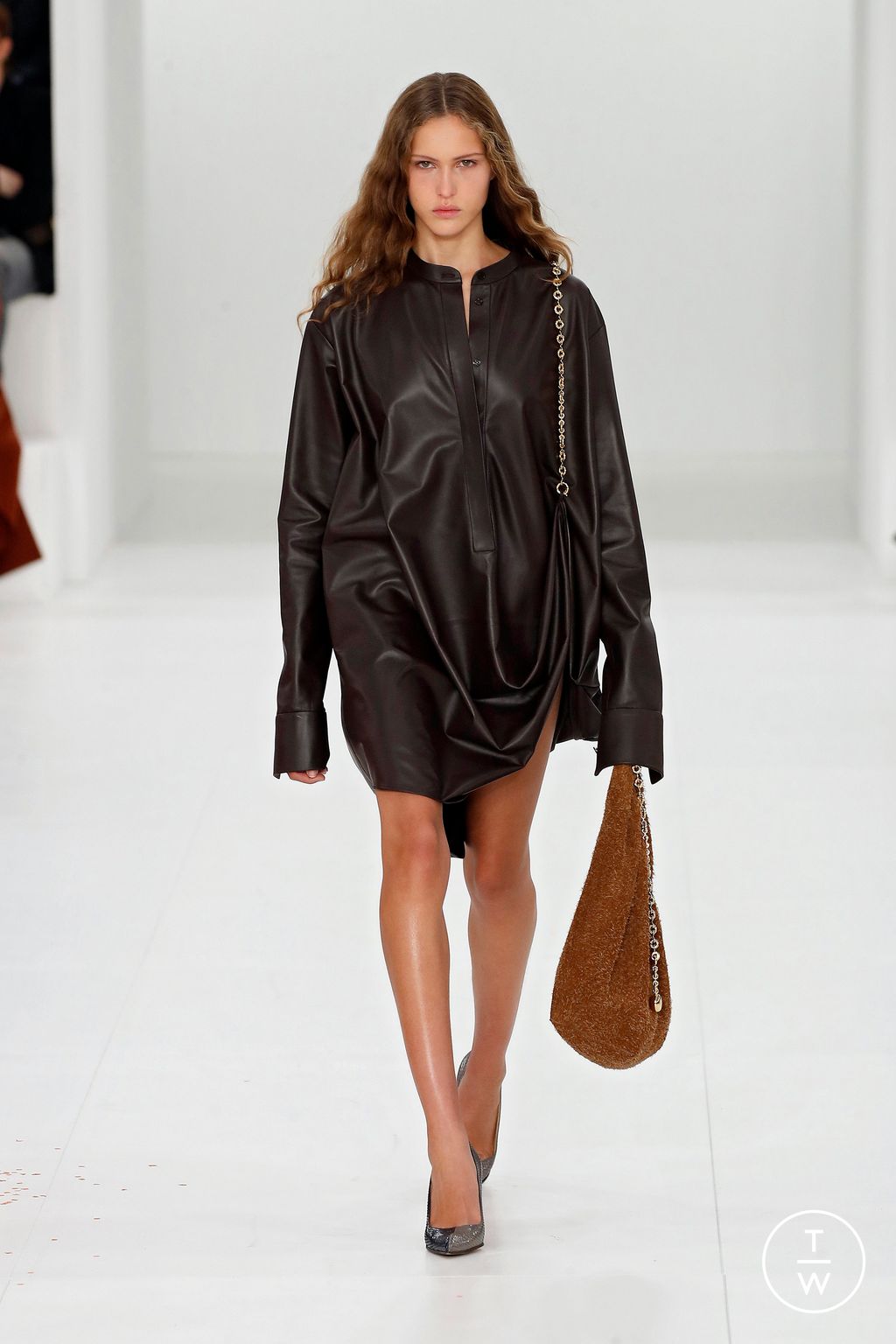 Fashion Week Paris Fall/Winter 2023 look 4 from the Loewe collection 女装