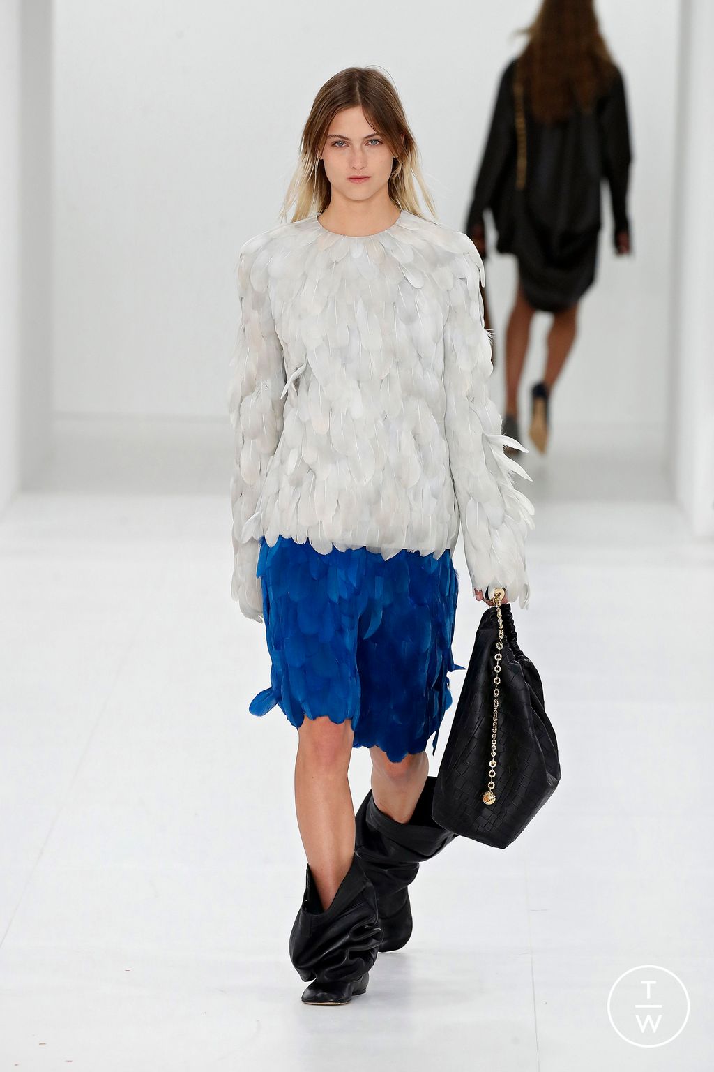 Fashion Week Paris Fall/Winter 2023 look 10 from the Loewe collection womenswear