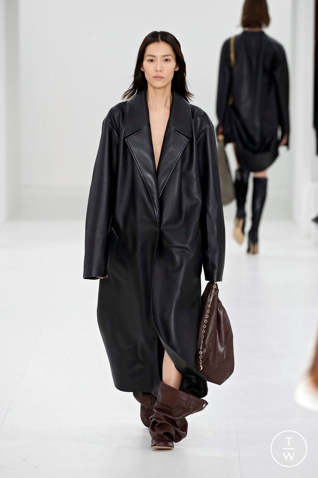 Fashion Week Paris Fall/Winter 2023 look 12 de la collection Loewe womenswear