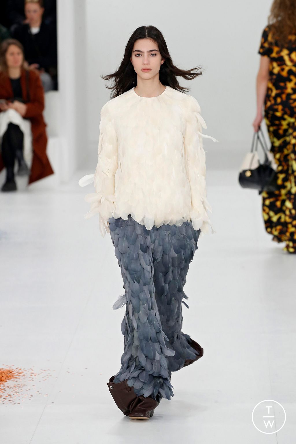 Fashion Week Paris Fall/Winter 2023 look 13 from the Loewe collection womenswear
