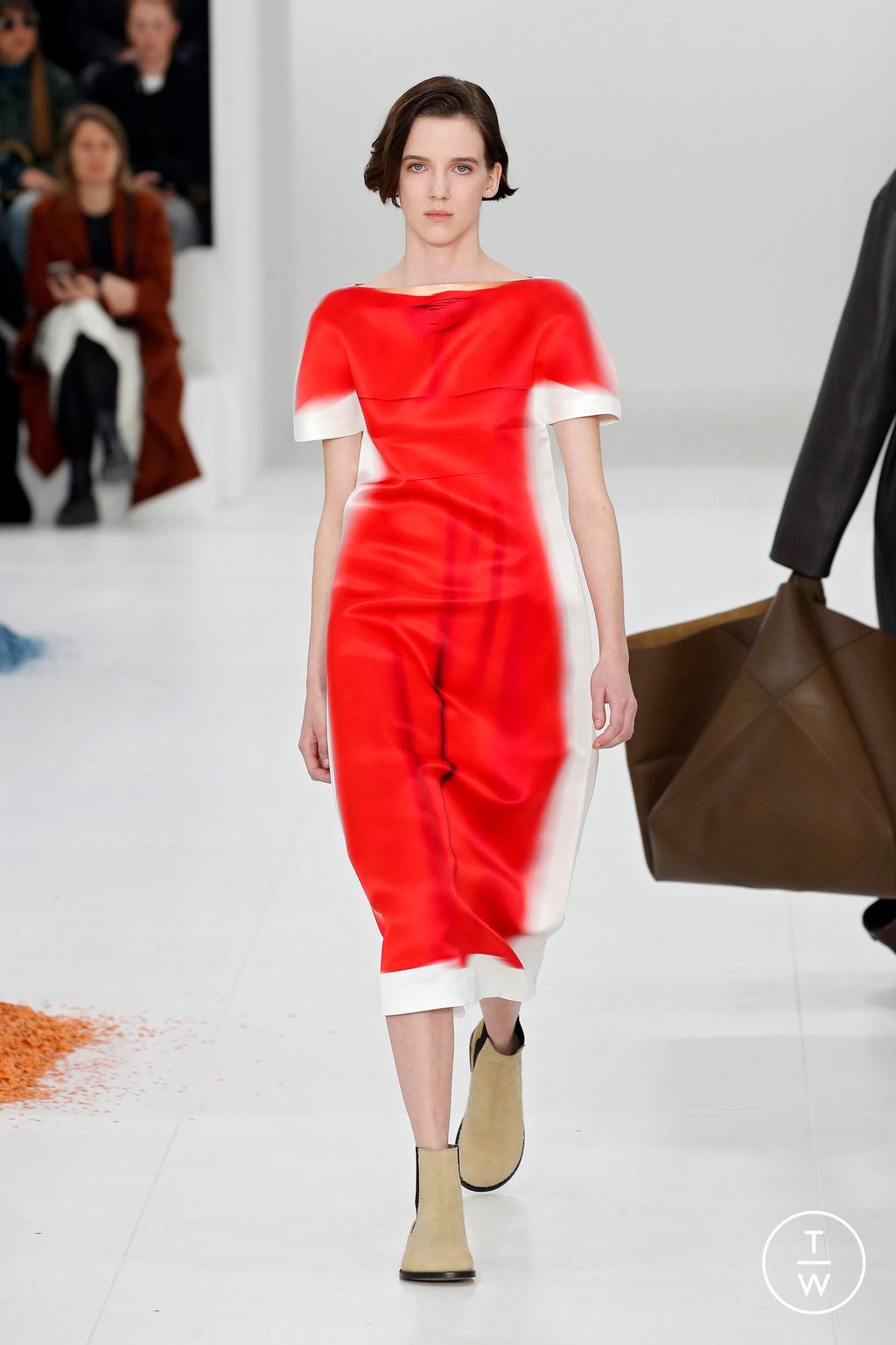 Fashion Week Paris Fall/Winter 2023 look 14 from the Loewe collection womenswear