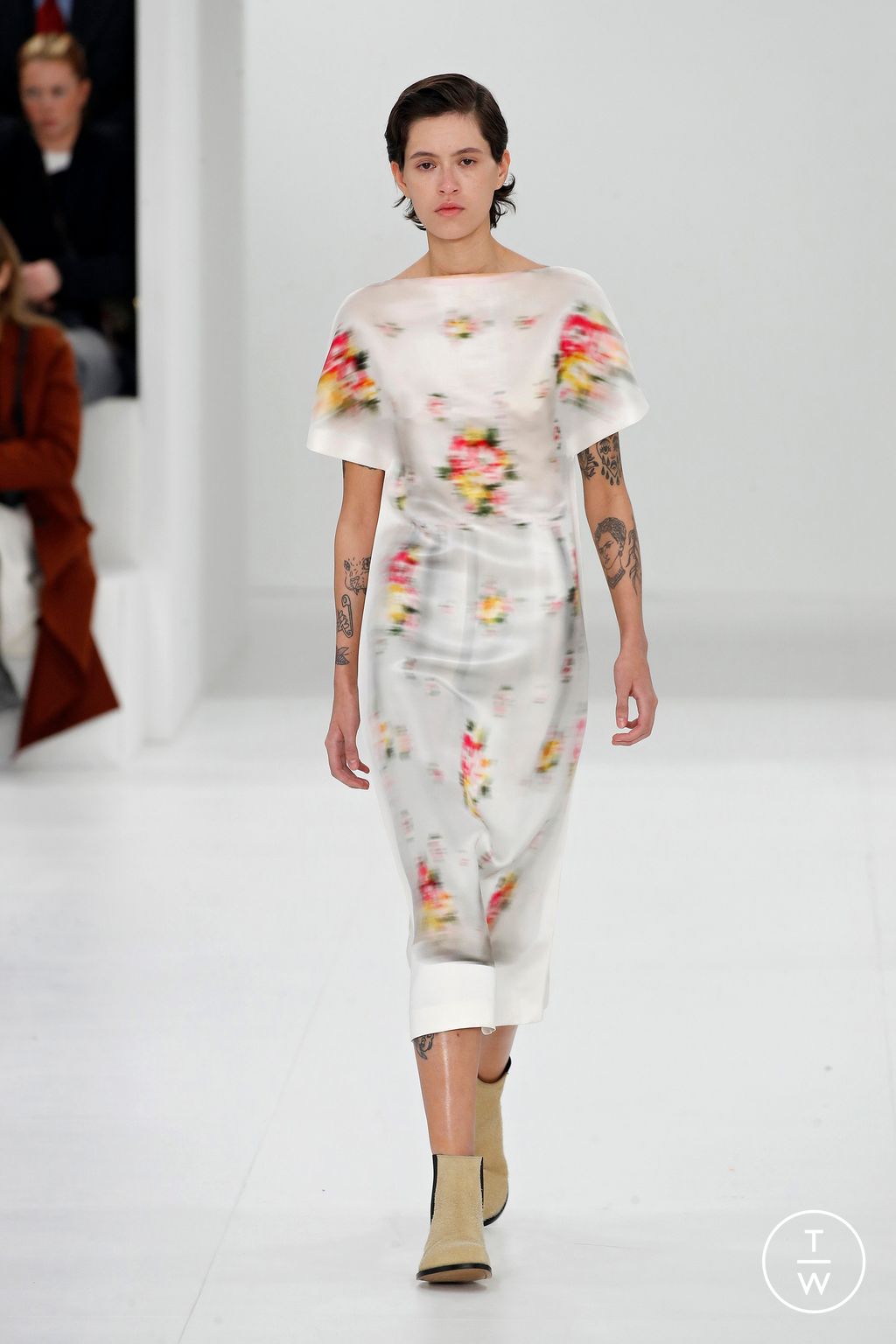 Fashion Week Paris Fall/Winter 2023 look 15 from the Loewe collection 女装