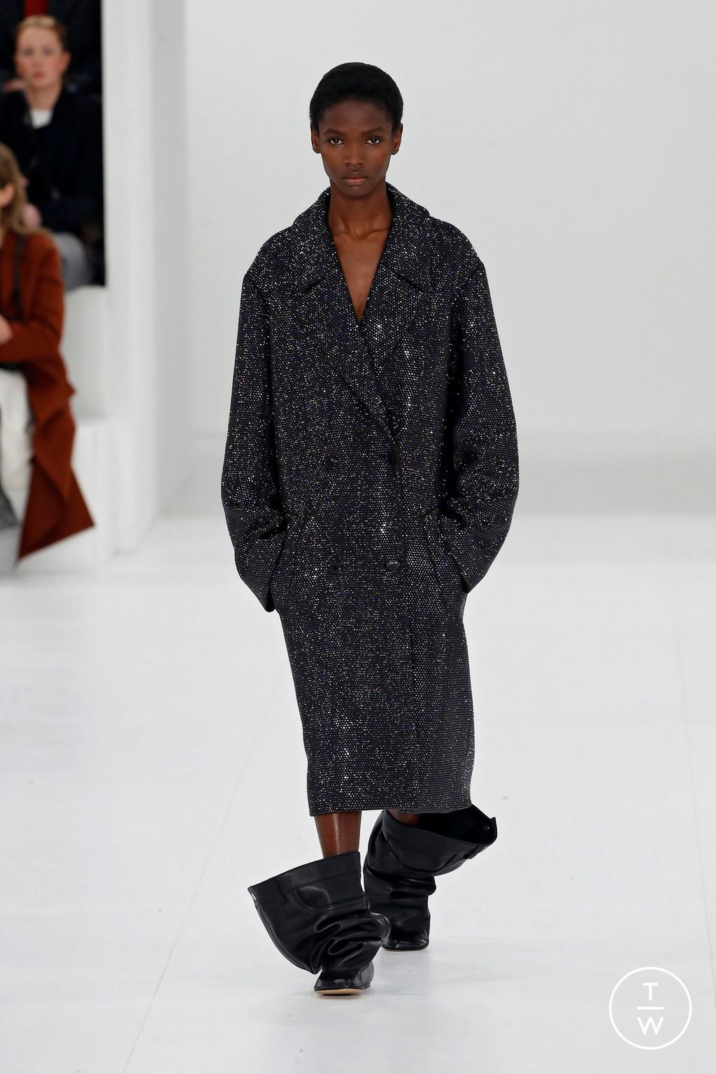 Fashion Week Paris Fall/Winter 2023 look 21 from the Loewe collection womenswear