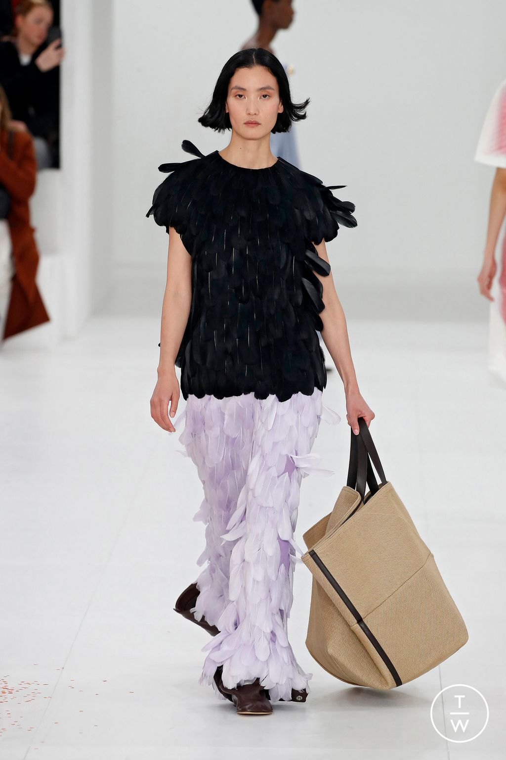 Fashion Week Paris Fall/Winter 2023 look 22 de la collection Loewe womenswear