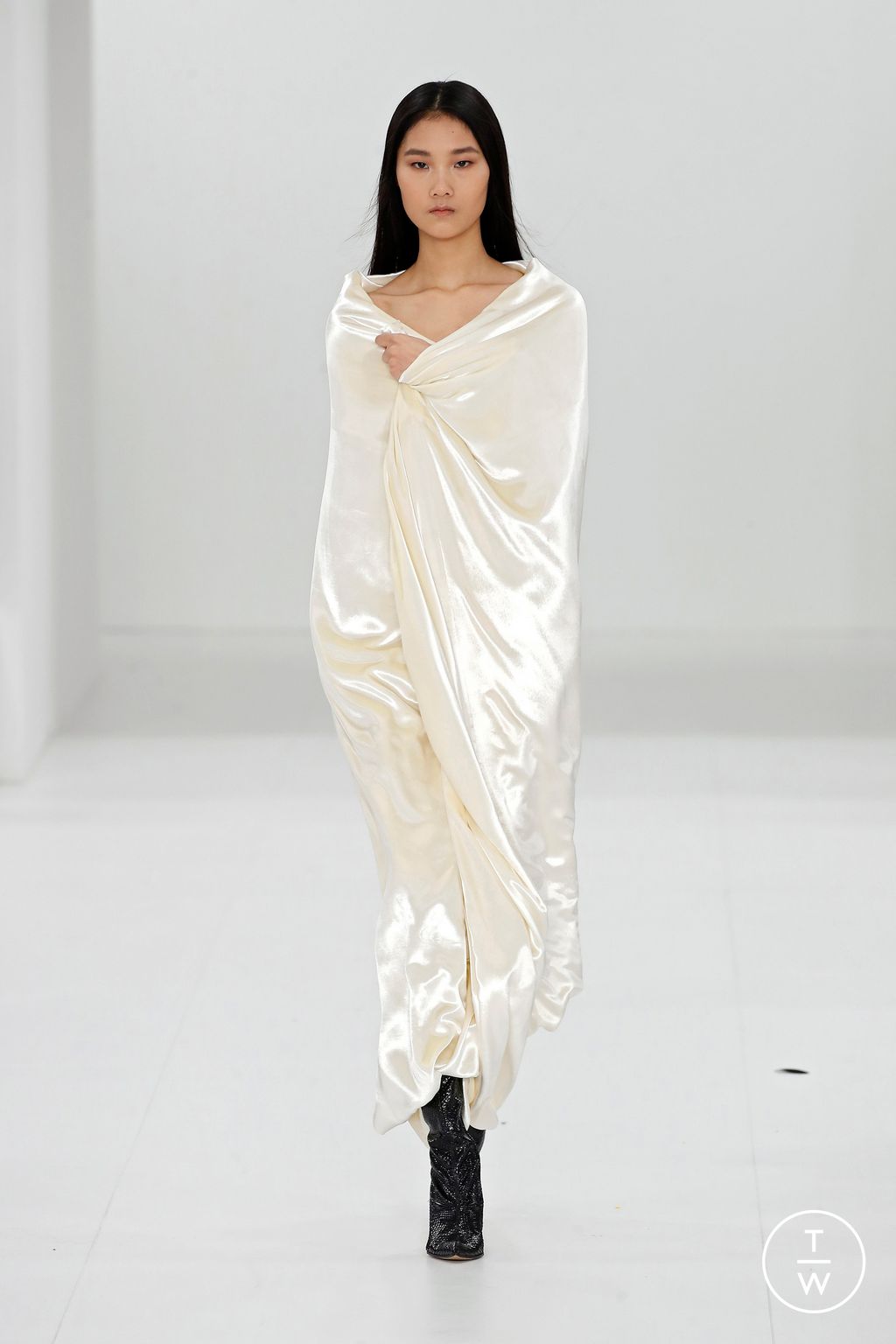 Fashion Week Paris Fall/Winter 2023 look 26 de la collection Loewe womenswear