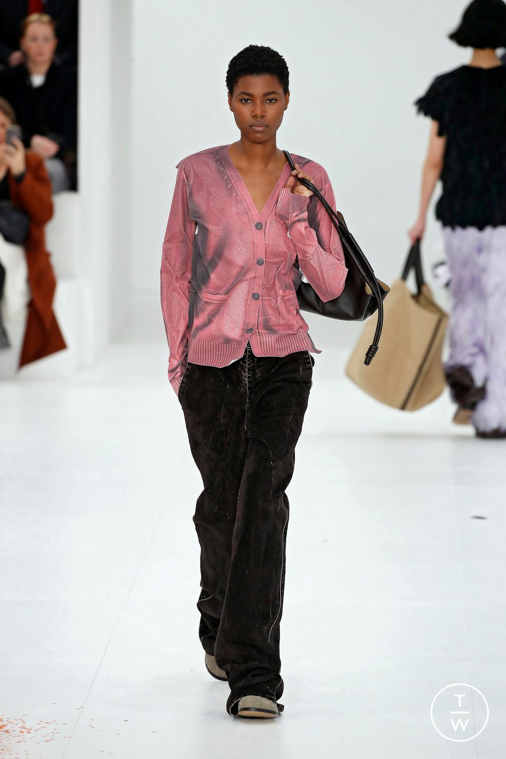 Fashion Week Paris Fall/Winter 2023 look 27 de la collection Loewe womenswear