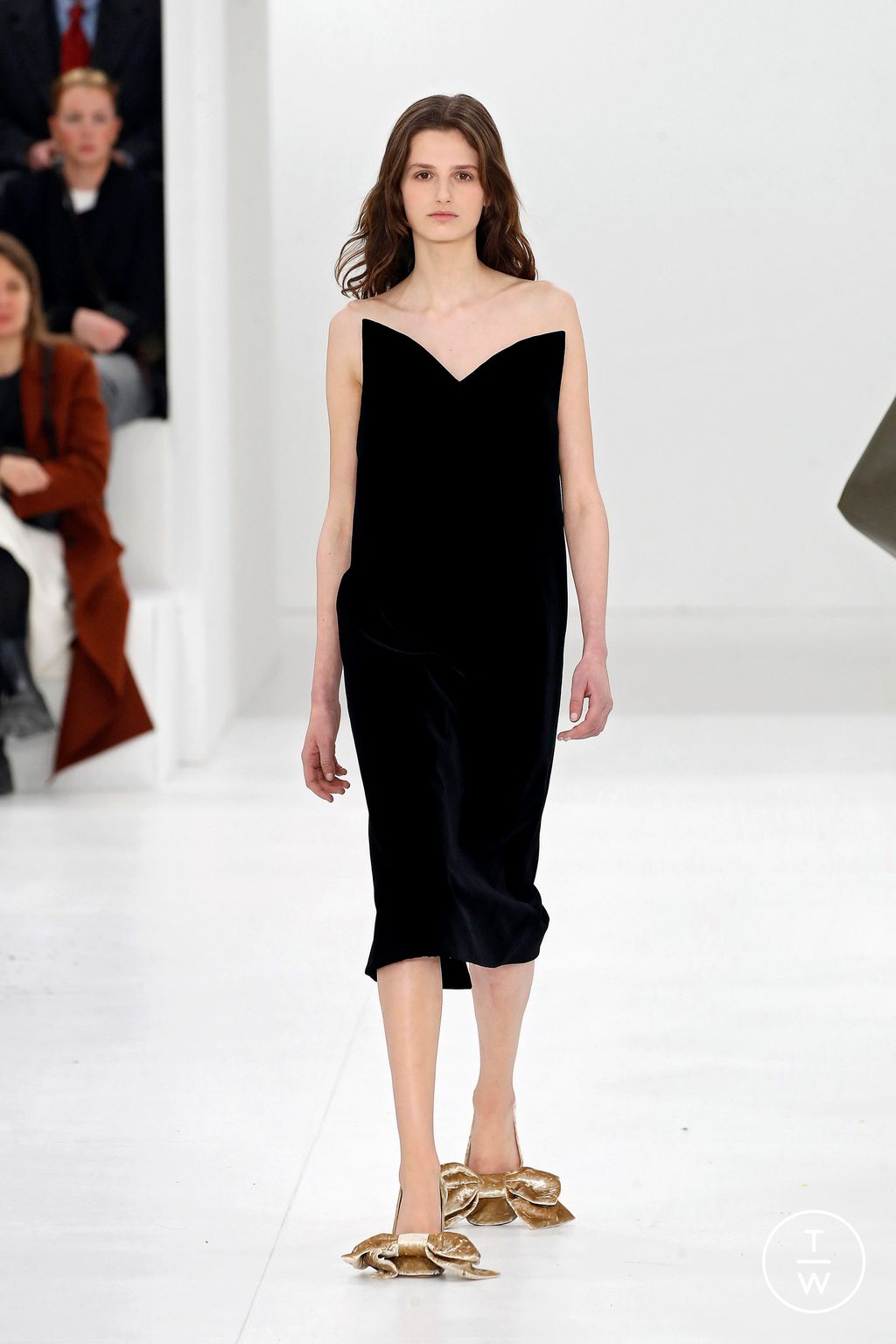 Fashion Week Paris Fall/Winter 2023 look 29 from the Loewe collection 女装