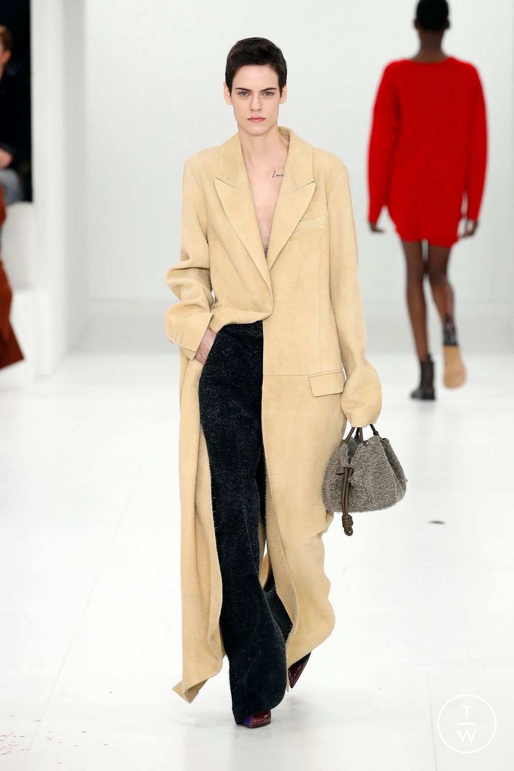 Fashion Week Paris Fall/Winter 2023 look 30 de la collection Loewe womenswear