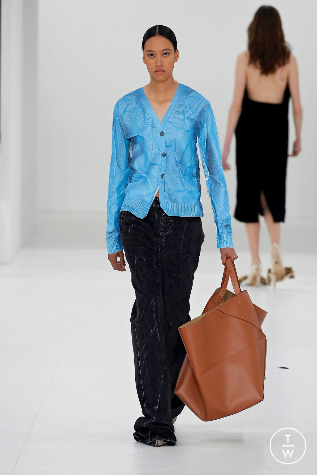 Fashion Week Paris Fall/Winter 2023 look 35 de la collection Loewe womenswear