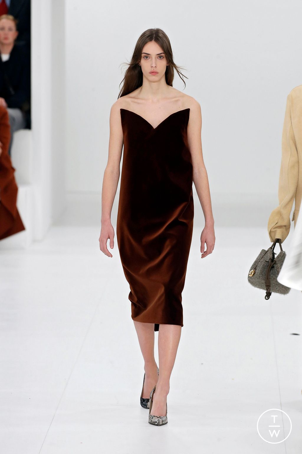 Fashion Week Paris Fall/Winter 2023 look 36 from the Loewe collection 女装