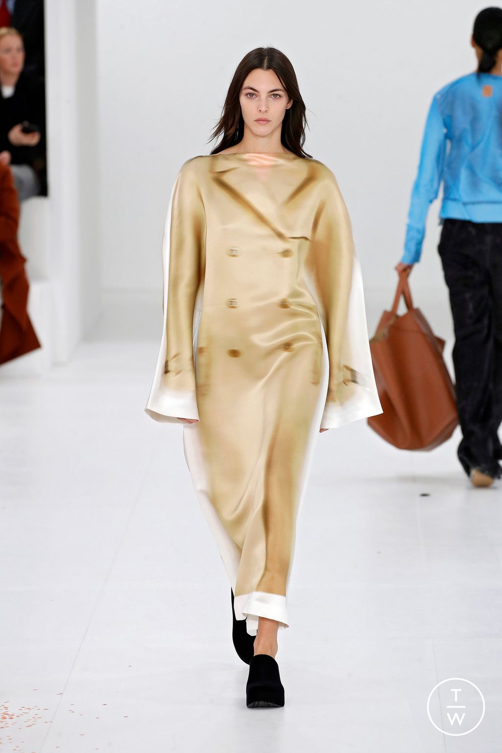 Fashion Week Paris Fall/Winter 2023 look 41 de la collection Loewe womenswear