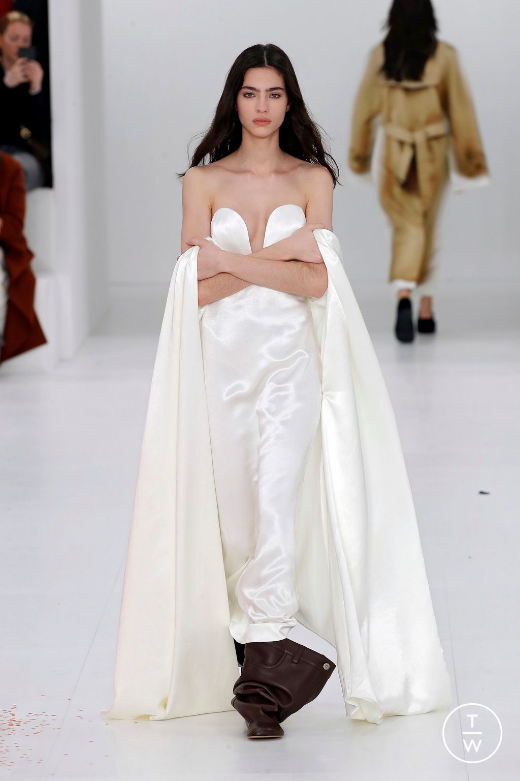 Fashion Week Paris Fall/Winter 2023 look 46 de la collection Loewe womenswear