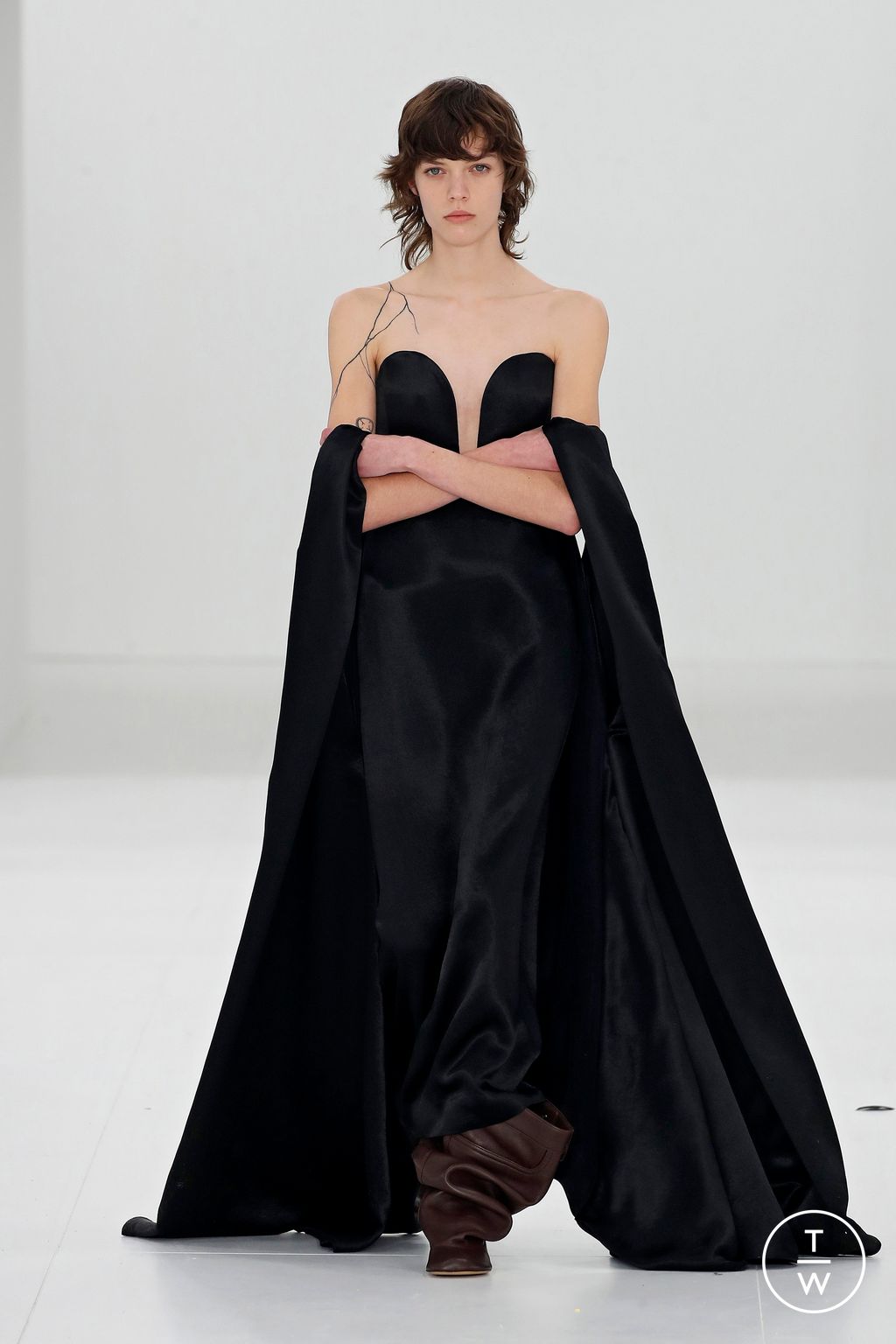 Fashion Week Paris Fall/Winter 2023 look 49 de la collection Loewe womenswear