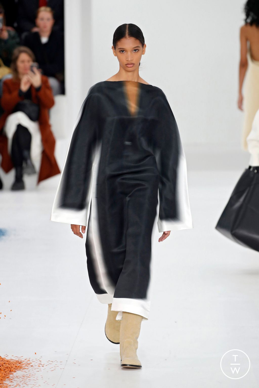Fashion Week Paris Fall/Winter 2023 look 50 de la collection Loewe womenswear