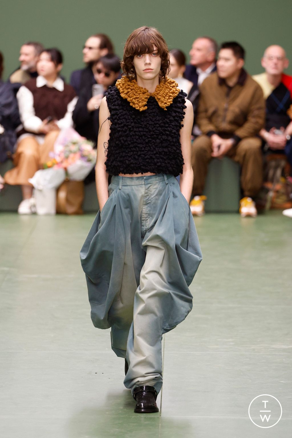 Fashion Week Paris Fall/Winter 2024 look 7 de la collection Loewe womenswear