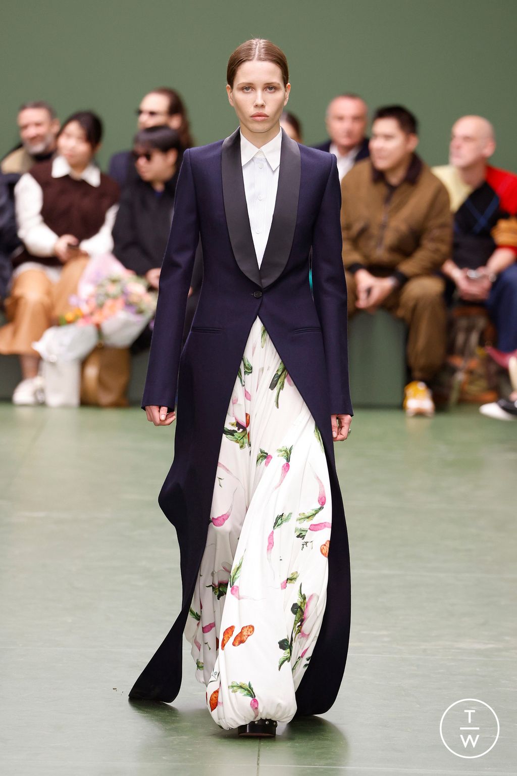 Fashion Week Paris Fall/Winter 2024 look 8 de la collection Loewe womenswear