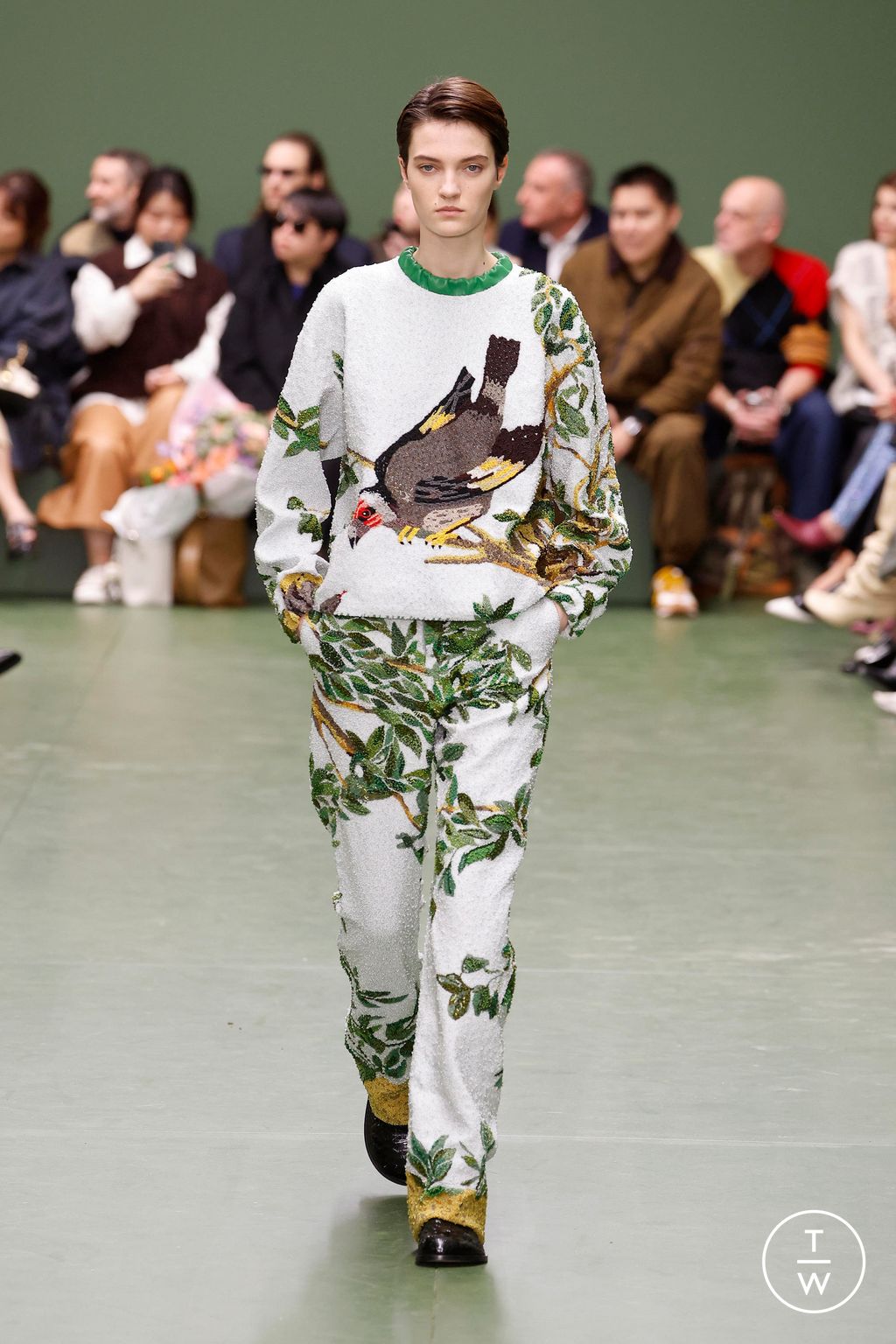 Fashion Week Paris Fall/Winter 2024 look 10 from the Loewe collection womenswear