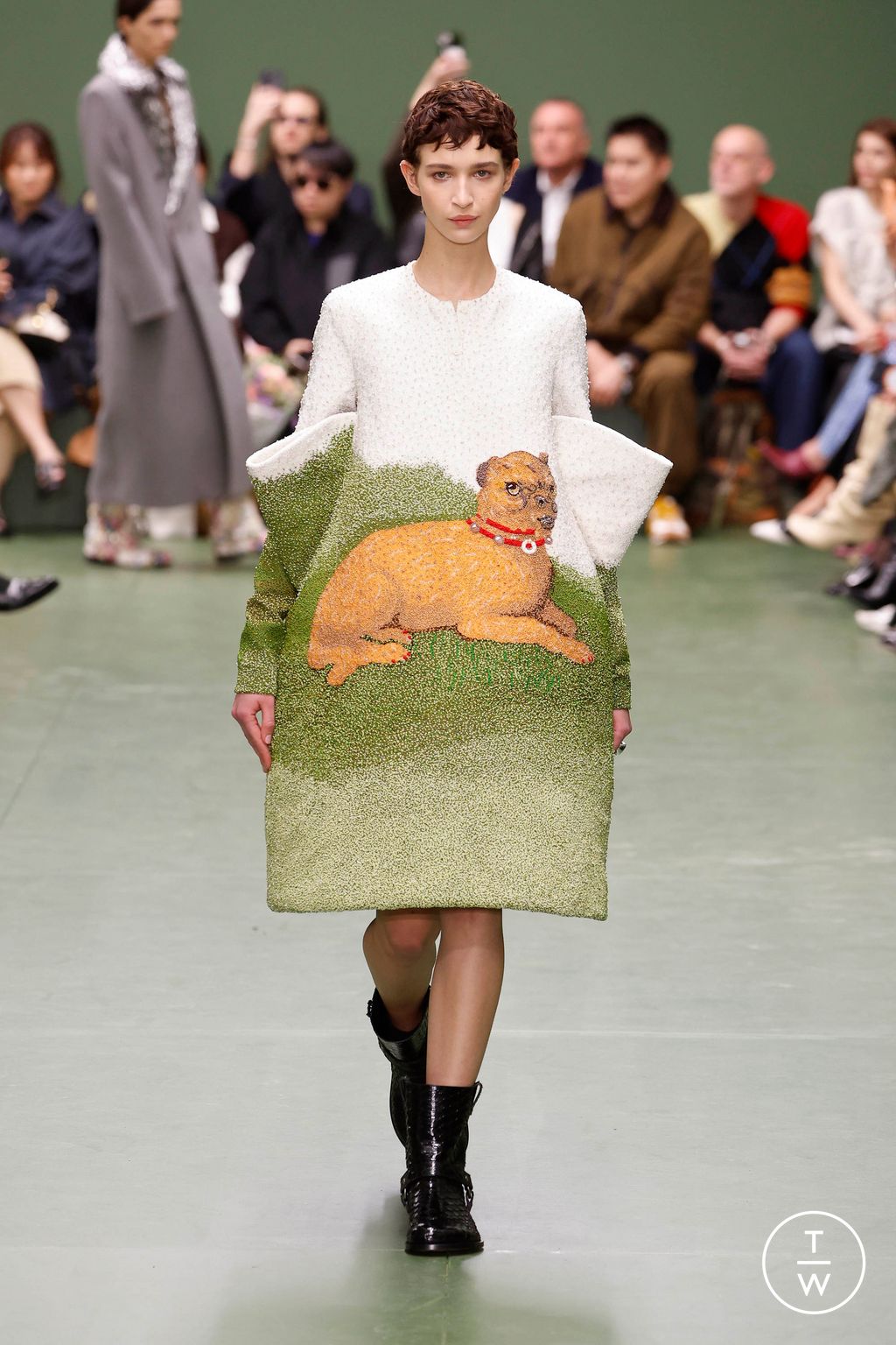 Fashion Week Paris Fall/Winter 2024 look 12 from the Loewe collection 女装