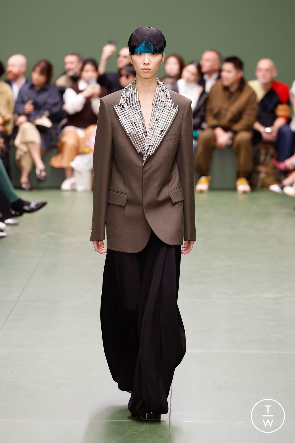 Fashion Week Paris Fall/Winter 2024 look 19 de la collection Loewe womenswear