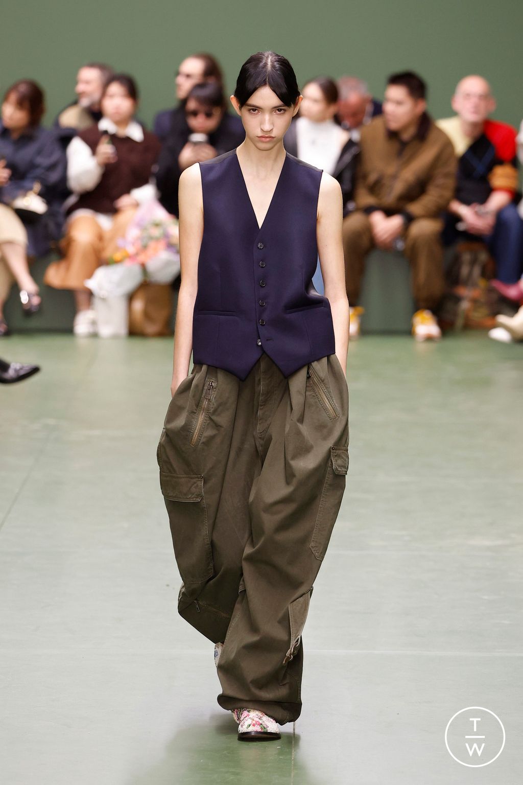 Fashion Week Paris Fall/Winter 2024 look 31 from the Loewe collection 女装