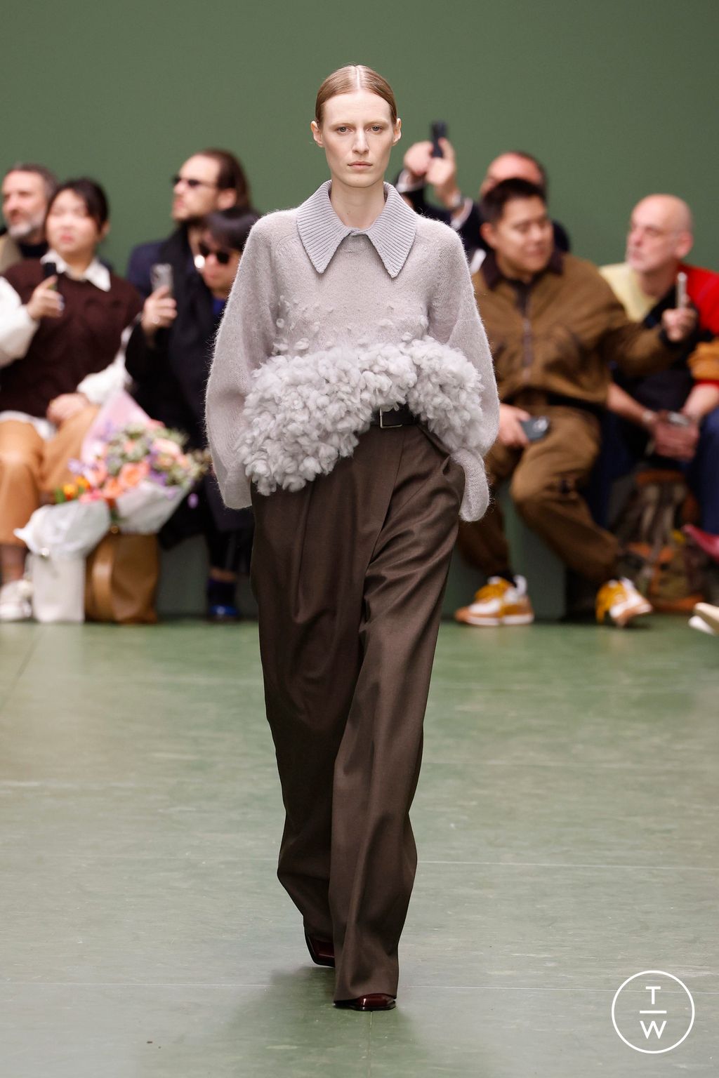 Fashion Week Paris Fall/Winter 2024 look 40 from the Loewe collection 女装