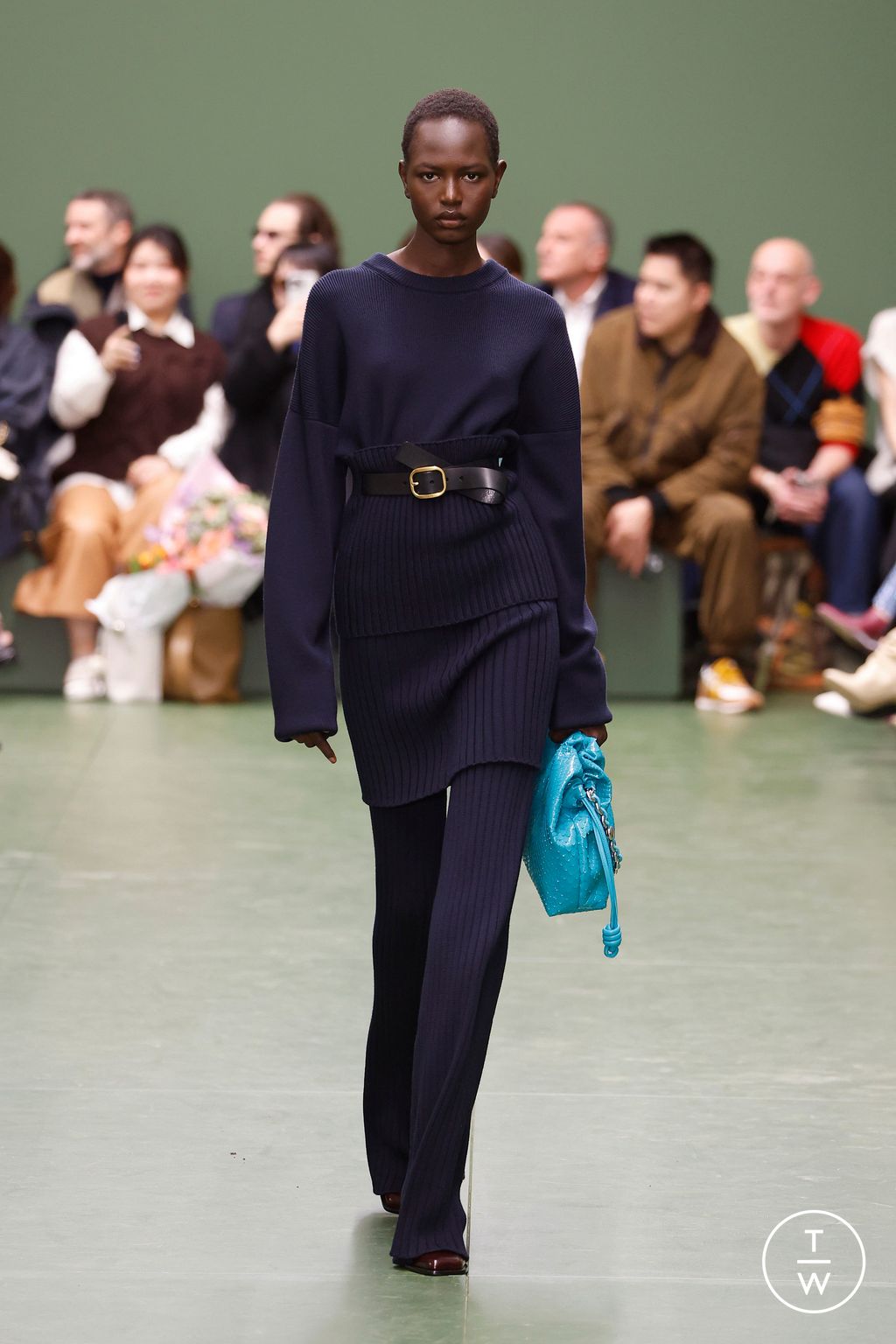 Fashion Week Paris Fall/Winter 2024 look 44 from the Loewe collection womenswear