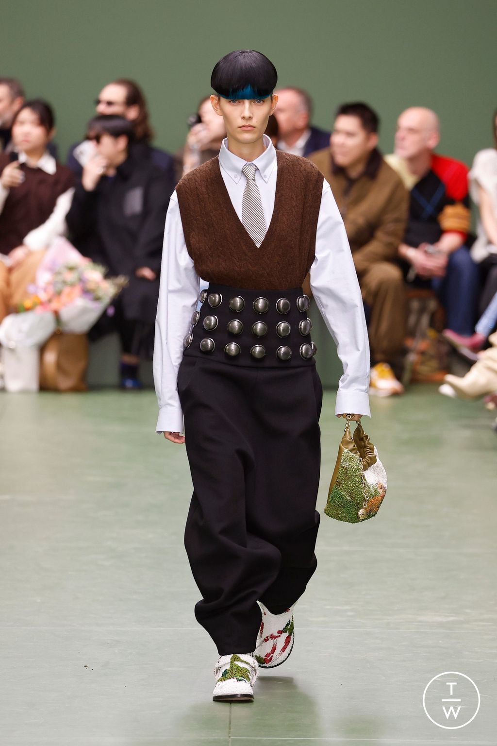 Fashion Week Paris Fall/Winter 2024 look 47 from the Loewe collection 女装