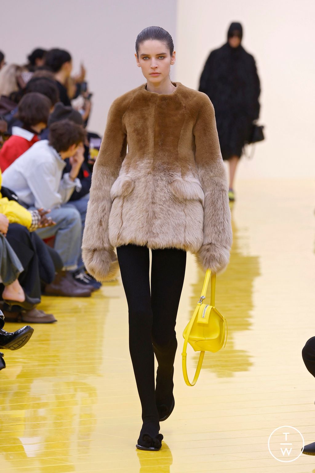 Fashion Week Paris Fall/Winter 2026 look 8 from the Loewe collection womenswear