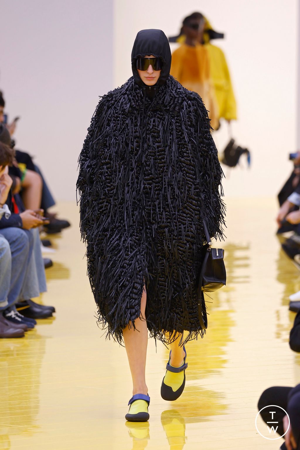 Fashion Week Paris Fall/Winter 2026 look 9 from the Loewe collection womenswear