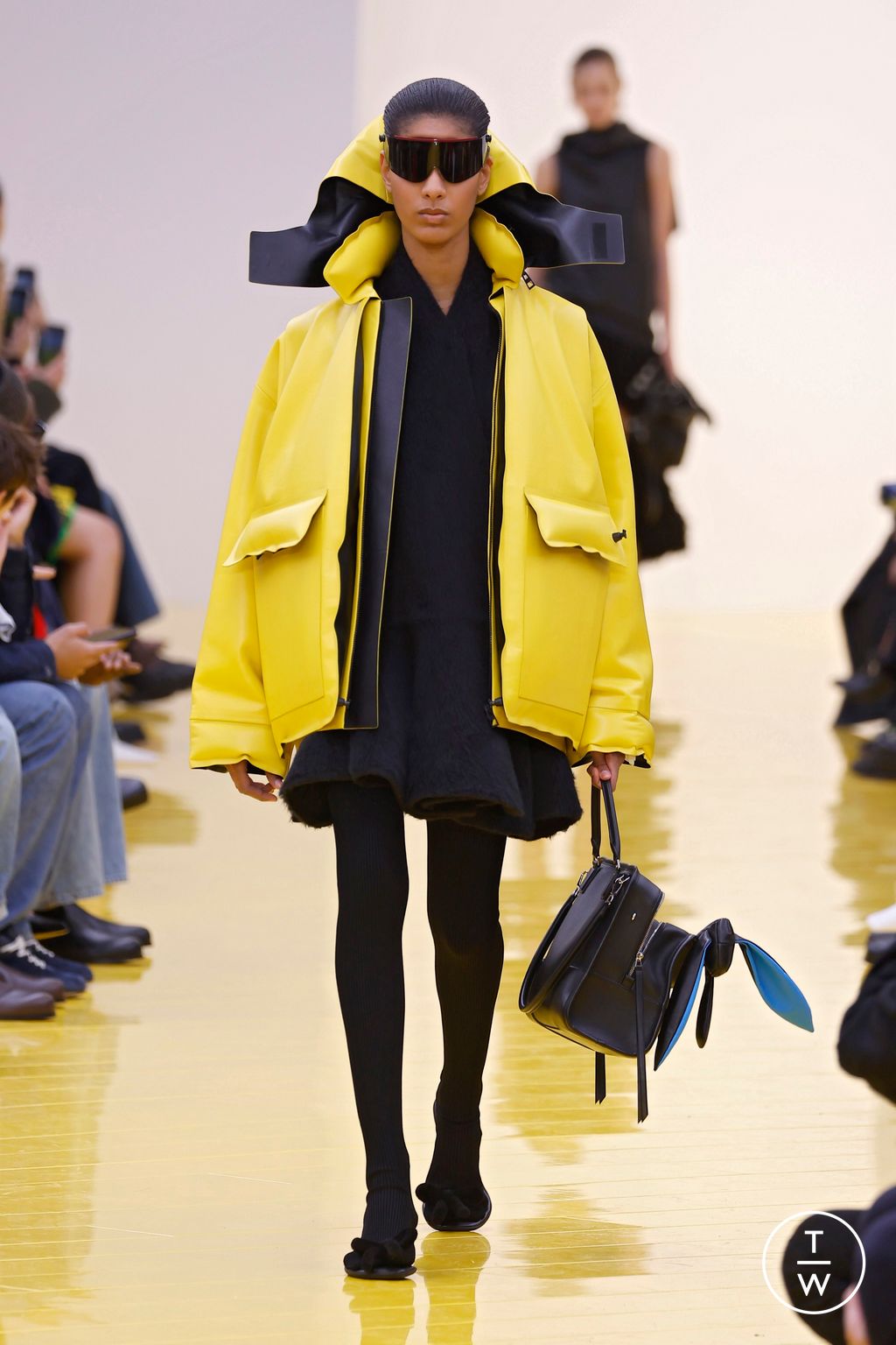 Fashion Week Paris Fall/Winter 2026 look 10 from the Loewe collection womenswear