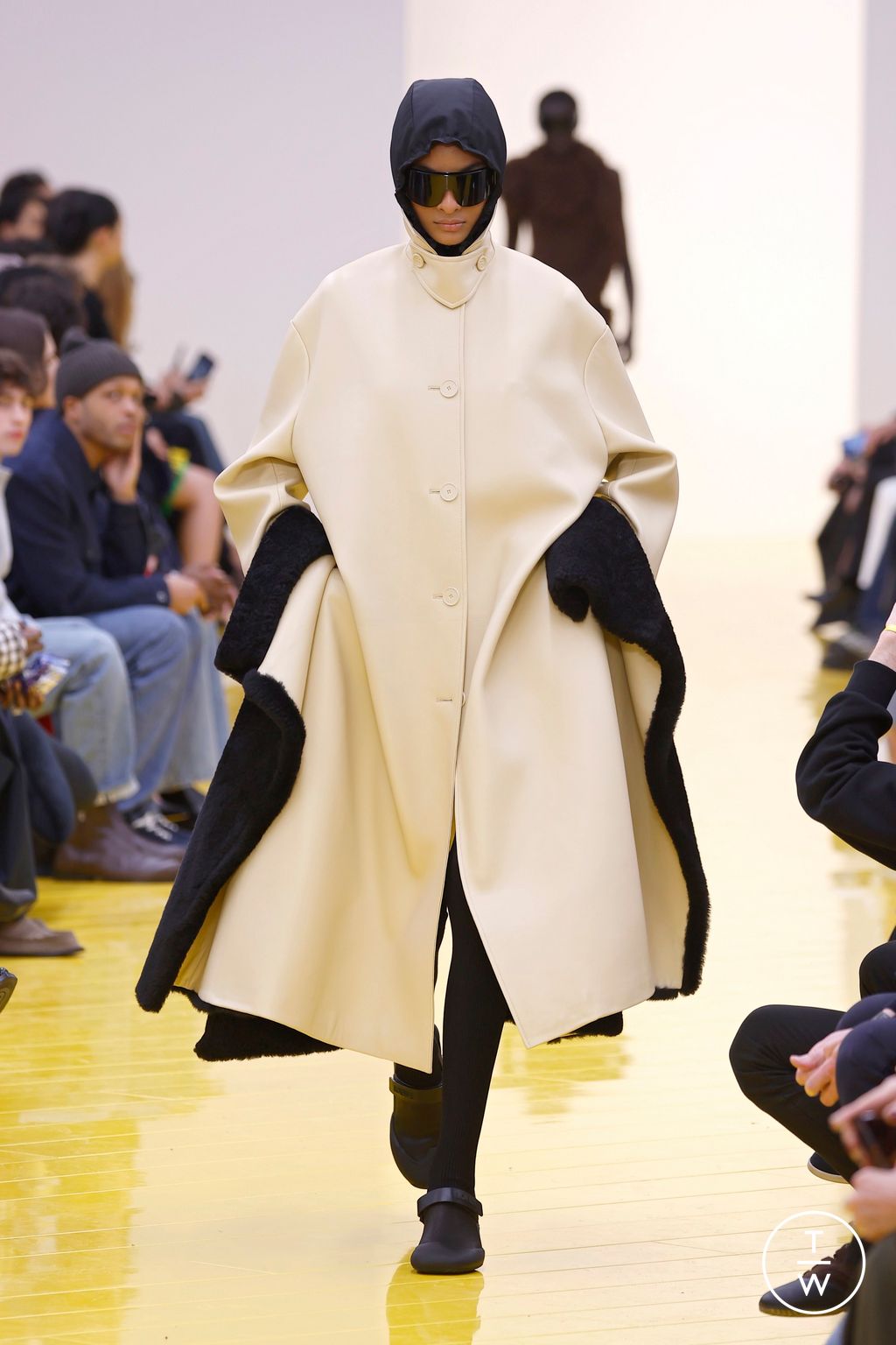 Fashion Week Paris Fall/Winter 2026 look 18 from the Loewe collection womenswear
