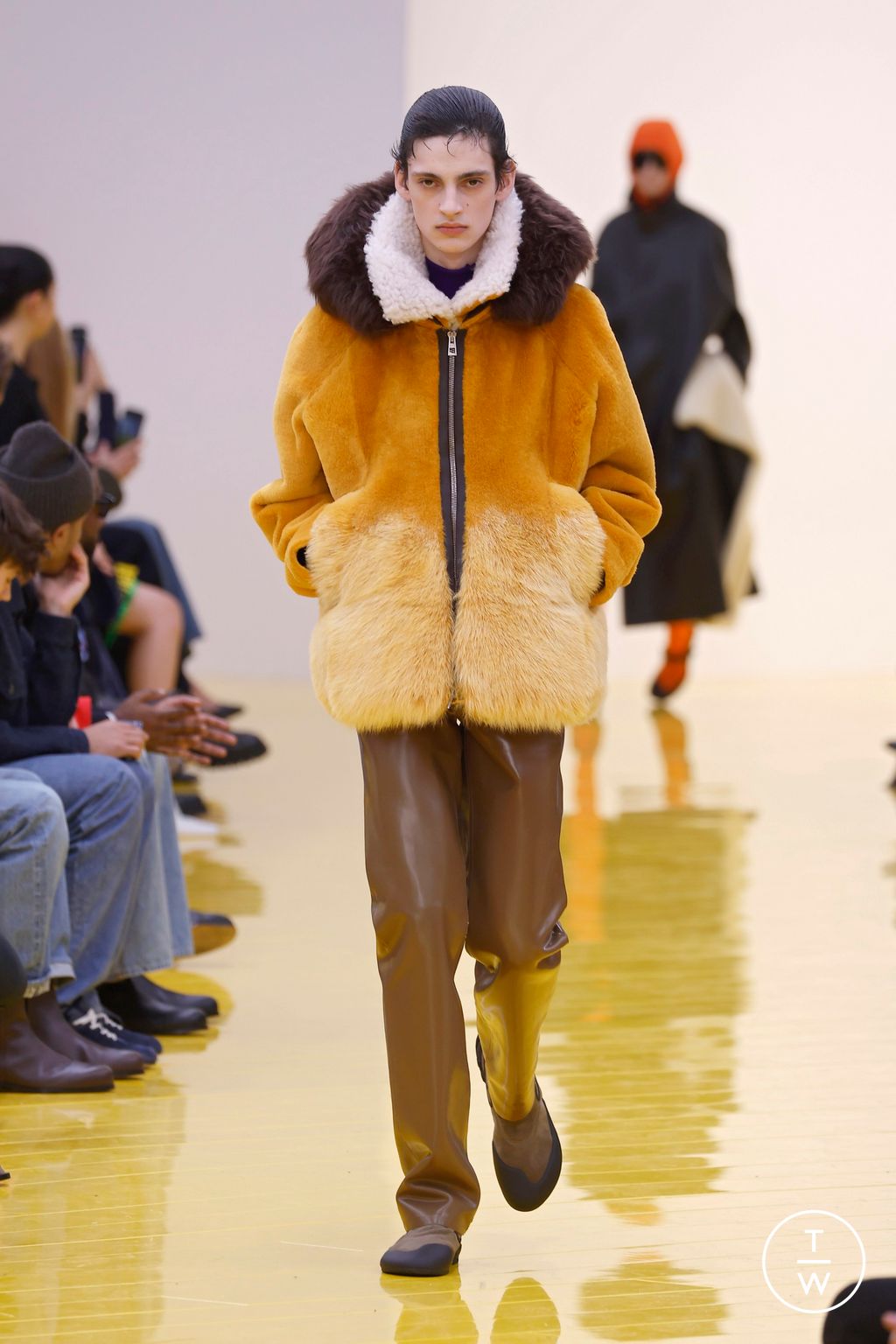 Fashion Week Paris Fall/Winter 2026 look 20 from the Loewe collection womenswear
