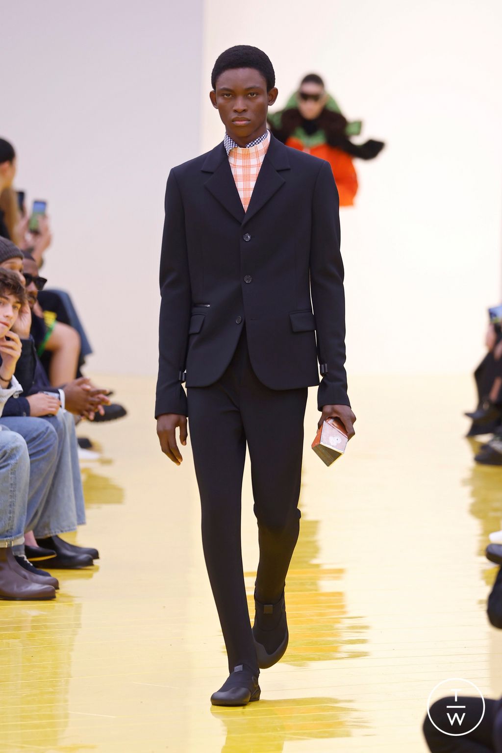 Fashion Week Paris Fall/Winter 2026 look 28 from the Loewe collection womenswear