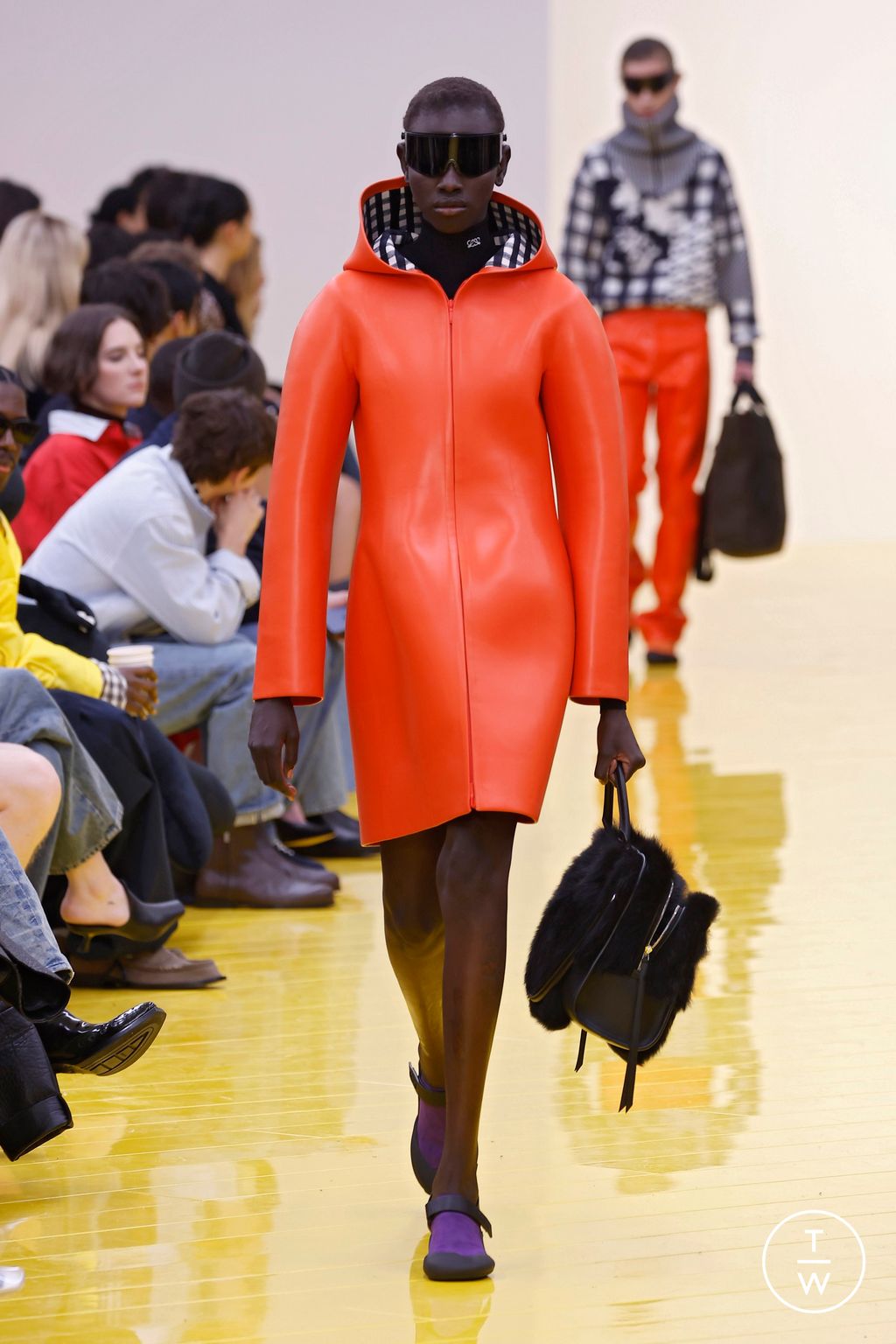 Fashion Week Paris Fall/Winter 2026 look 38 from the Loewe collection womenswear