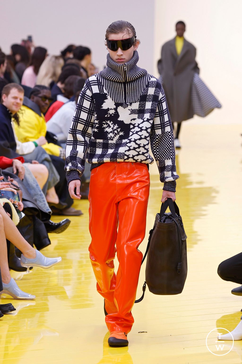 Fashion Week Paris Fall/Winter 2026 look 39 from the Loewe collection womenswear