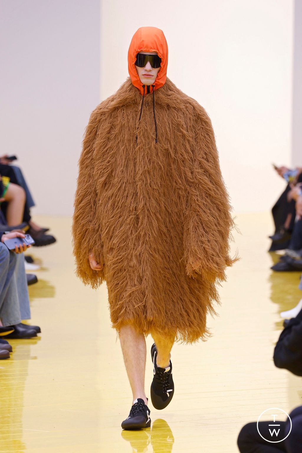 Fashion Week Paris Fall/Winter 2026 look 49 from the Loewe collection womenswear