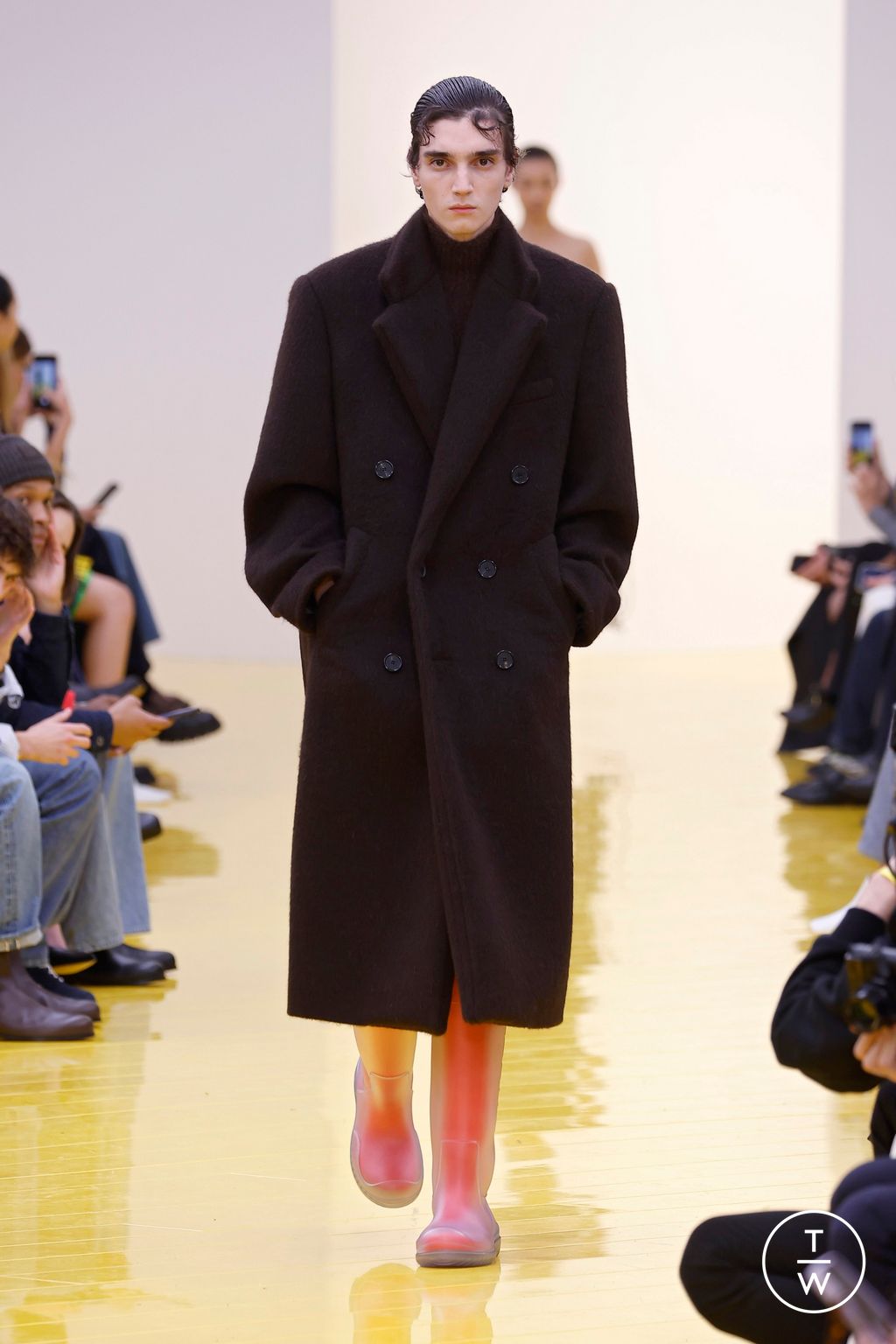 Fashion Week Paris Fall/Winter 2026 look 55 from the Loewe collection womenswear