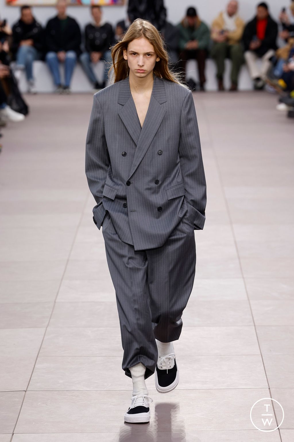 Fashion Week Paris Fall/Winter 2024 look 10 from the Loewe collection 男装